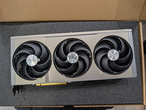 Sapphire RX 9060 XT 16GB Nitro (1 фото из 2)