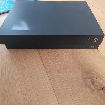 Игровая консоль Xbox One X