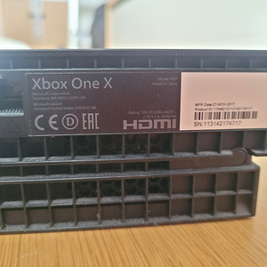 Игровая консоль Xbox One X (2 фото из 4)