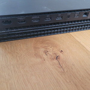 Игровая консоль Xbox One X (3 фото из 4)