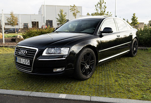 Audi A8 (1 фото из 12)