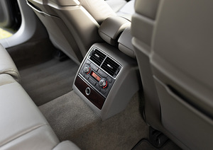 Audi A8 (7 фото из 12)