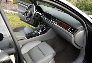 Audi A8 (8 фото из 12)