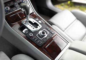 Audi A8 (11 фото из 12)