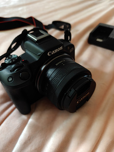 Canon EOS R50 hübriidkaamera + Lexar professional (1 foto / 3)