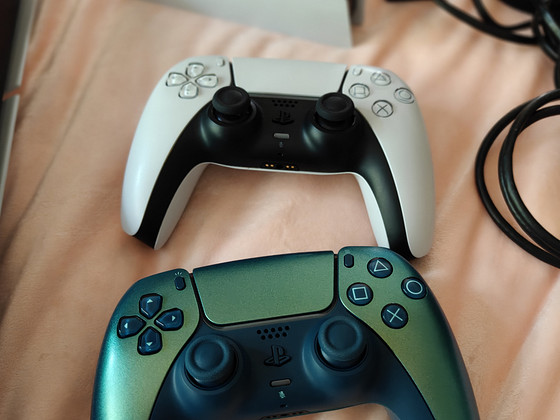 Playstation 5 дисковая версия + 2 контроллера и зарядное уст