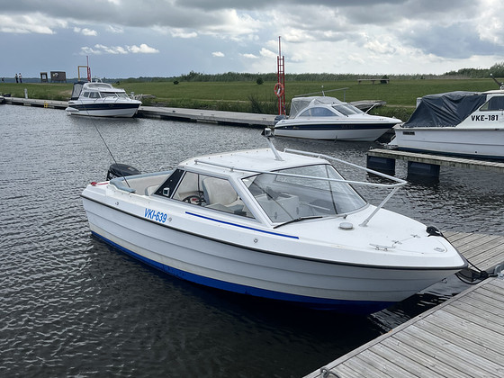 Моторная лодка Bella 560 HT