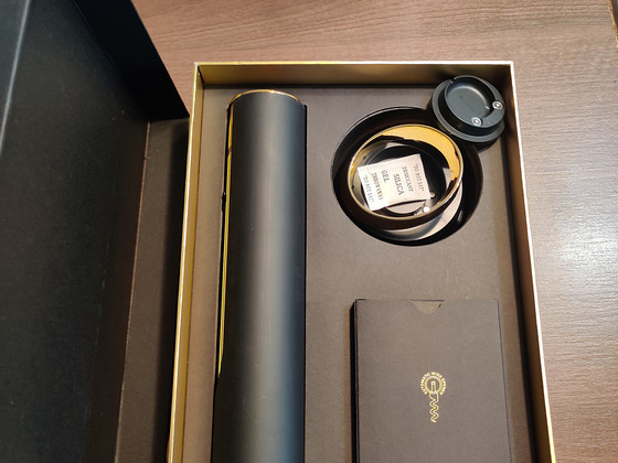 Automatic wine opener
