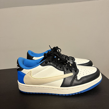 Новые кроссовки Nike