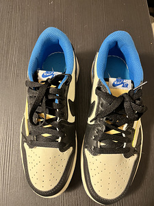 Новые кроссовки Nike (2 фото из 2)