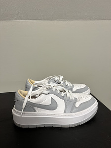 Кроссовки Nike (1 фото из 2)