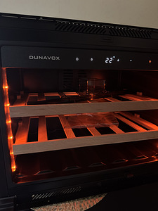 НОВЫЙ полностью встраиваемый винный холодильник Dunavox 46L (3 фото из 8)