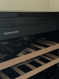 НОВЫЙ полностью встраиваемый винный холодильник Dunavox 46L (4 фото из 8)