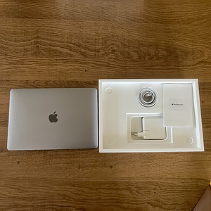MacBook Pro 13,3" M1 | 16 ГБ RAM | 1 ТБ SSD | EST/SWE | Spac (3 фото из 5)