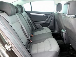 Volkswagen Passat Comfortline Facelift ATM 1.4 118kW (7 фото из 9)