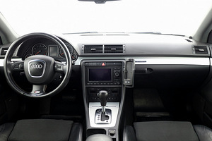 Audi A4 S-Line Quattro ATM 3.1 188kW (5 foto / 9)