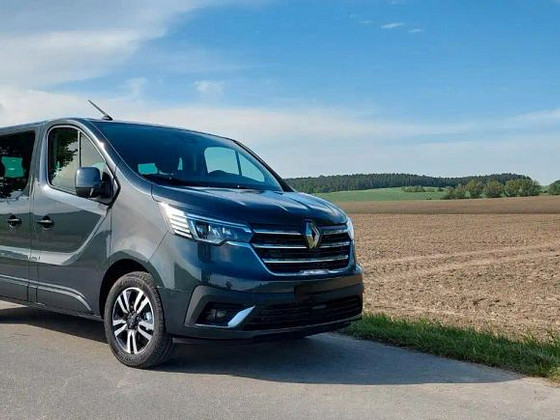 Renault Trafic väikebussi rent – automaat, 8 kohta