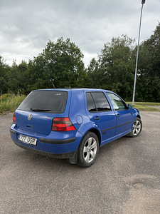 VW GOLF 1.9 81 кВт (2 фото из 8)
