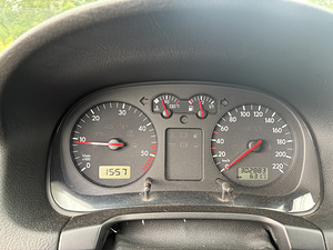 VW GOLF 1.9 81 кВт (7 фото из 8)