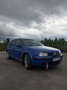 VW GOLF 1.9 81 кВт (2 фото из 9)