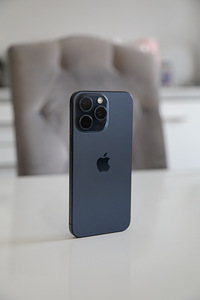 iPhone 15 Pro Max 256 ГБ (1 фото из 3)