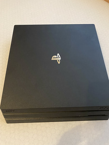 PlayStation 4 Pro + 4 игры + оригинальный джойстик (2 фото из 9)