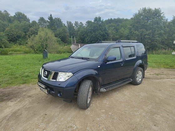 M/V Nissan Pathfinder