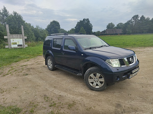 M/V Nissan Pathfinder (2 foto / 5)
