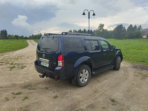 M/V Nissan Pathfinder (3 foto / 5)