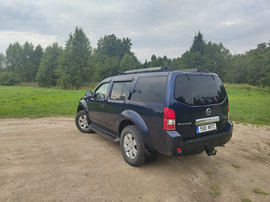 M/V Nissan Pathfinder (4 foto / 5)