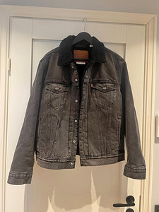 Новая мужская джинсовая куртка Levis S (1 фото из 2)