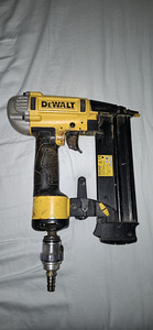 Pneumaatiline naelapüstol DeWalt (1 foto / 4)