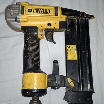 Pneumaatiline naelapüstol DeWalt