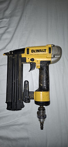 Pneumaatiline naelapüstol DeWalt (2 foto / 4)