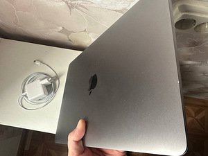Apple MacBook Air 13 (M1, 2020) / 8GB / 256GB / 97% Battery (1 foto / 6)