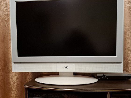 Телевизор JVC с пультом