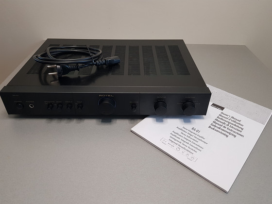ROTEL RA-01 Stereo amplifier