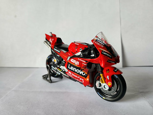 Ducati модель 1:18 (2 фото из 6)