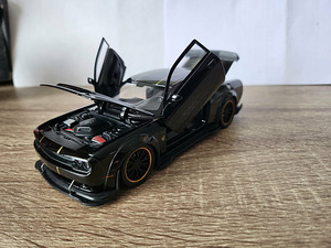 Модель автомобиля Dodge Challenger (2 фото из 6)