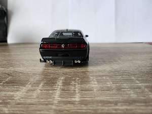 Модель автомобиля Dodge Challenger (5 фото из 6)
