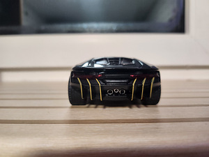 Модель автомобиля Lamborghini Centenario (6 фото из 8)
