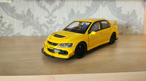 Модель автомобиля Mitsubishi Lancer Evolution (3 фото из 8)