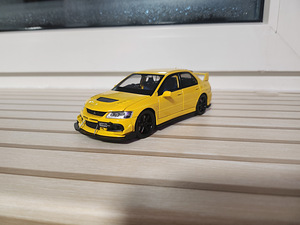 Модель автомобиля Mitsubishi Lancer Evolution (4 фото из 8)