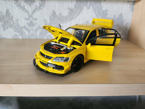 Модель автомобиля Mitsubishi Lancer Evolution (7 фото из 8)