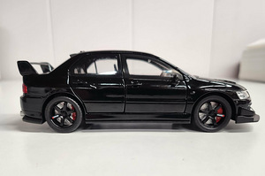 Модель автомобиля Mitsubishi Lancer Evolution (5 фото из 7)
