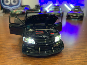 Модель автомобиля Mitsubishi Lancer Evolution (6 фото из 7)