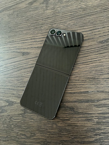 Samsung Galaxy Z Flip 7 FE (2 фото из 7)