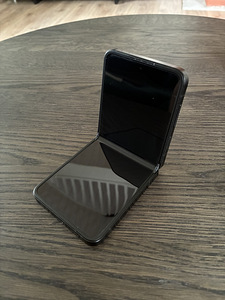 Samsung Galaxy Z Flip 7 FE (3 фото из 7)