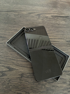 Samsung Galaxy Z Flip 7 FE (5 фото из 7)