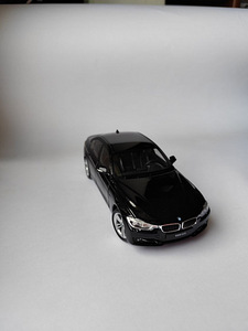 Модель BMW 335i 1:24 (2 фото из 9)